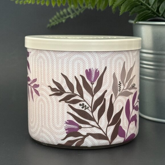 BBW Vacation Villa White Barn Bath & Body Works 3 Wick Candle - Picture 2 of 10